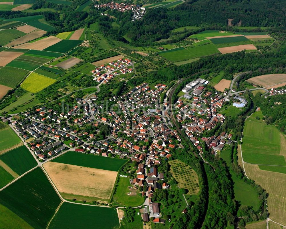 Burgstall von oben - Wohngebiet - Mischbebauung der Mehr- und Einfamilienhaussiedlung in Burgstall im Bundesland Baden-Württemberg, Deutschland