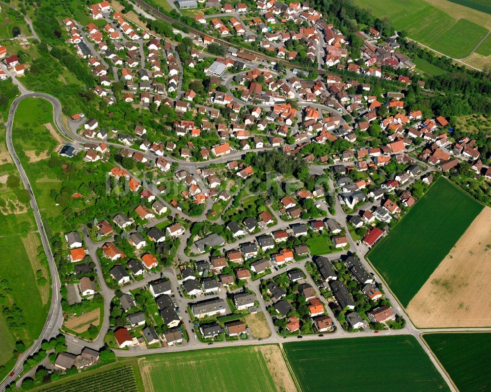 Luftaufnahme Burgstall - Wohngebiet - Mischbebauung der Mehr- und Einfamilienhaussiedlung in Burgstall im Bundesland Baden-Württemberg, Deutschland