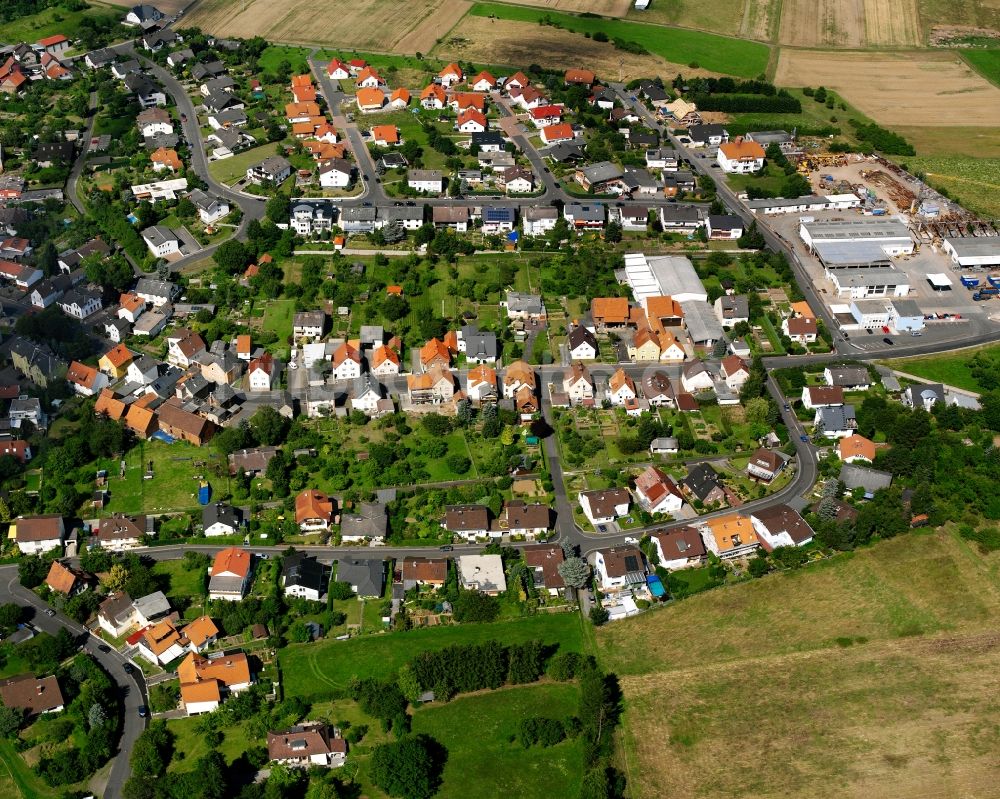 Burkhardsfelden von oben - Wohngebiet - Mischbebauung der Mehr- und Einfamilienhaussiedlung in Burkhardsfelden im Bundesland Hessen, Deutschland