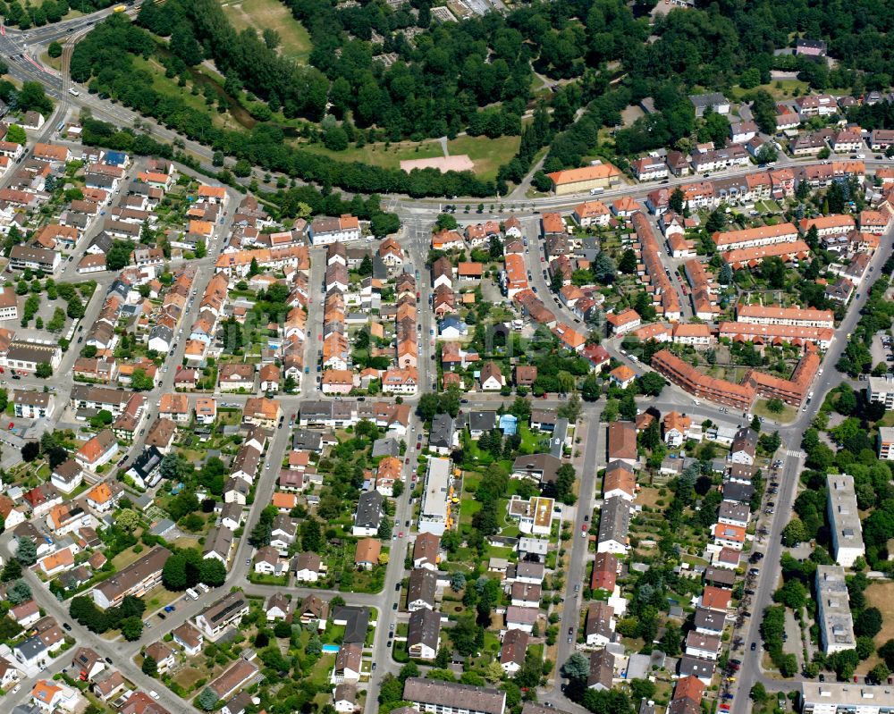 Daxlanden von oben - Wohngebiet - Mischbebauung der Mehr- und Einfamilienhaussiedlung in Daxlanden im Bundesland Baden-Württemberg, Deutschland