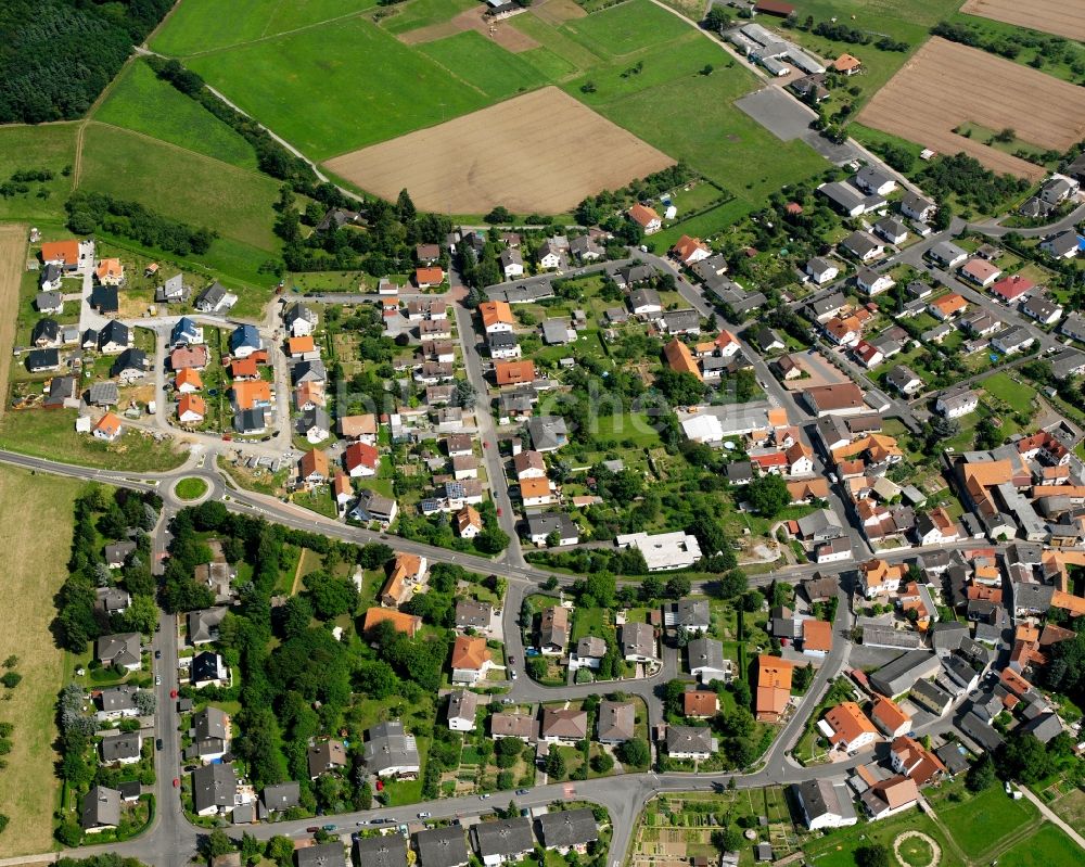 Dorf-Güll von oben - Wohngebiet - Mischbebauung der Mehr- und Einfamilienhaussiedlung in Dorf-Güll im Bundesland Hessen, Deutschland