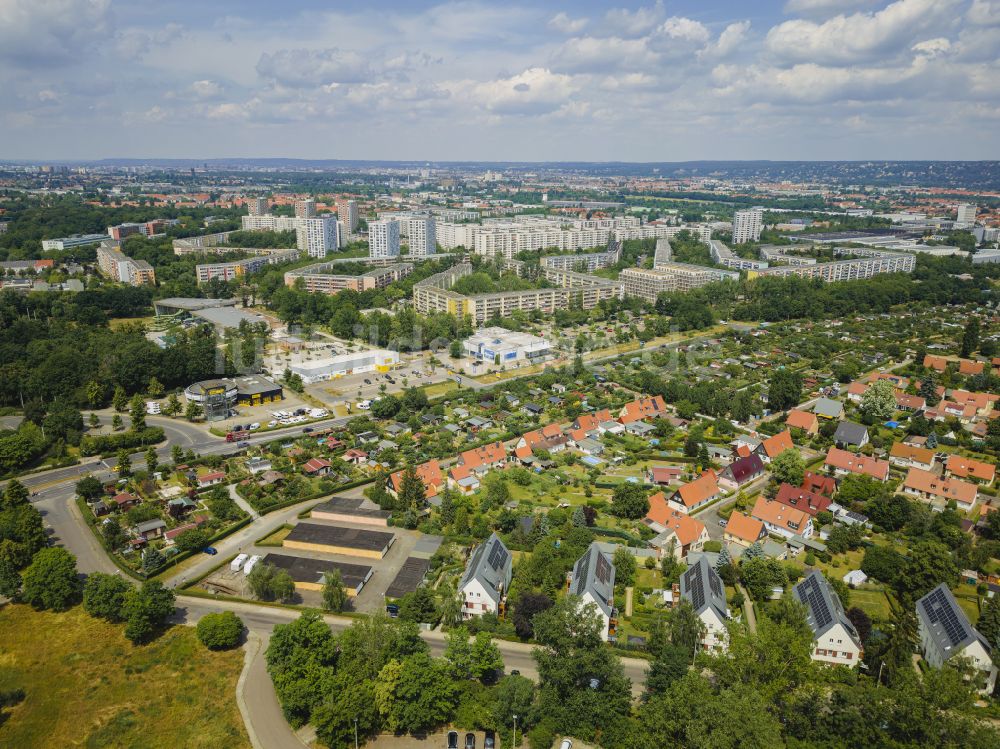 Dresden von oben - Wohngebiet - Mischbebauung der Mehr- und Einfamilienhaussiedlung in Dresden im Bundesland Sachsen, Deutschland