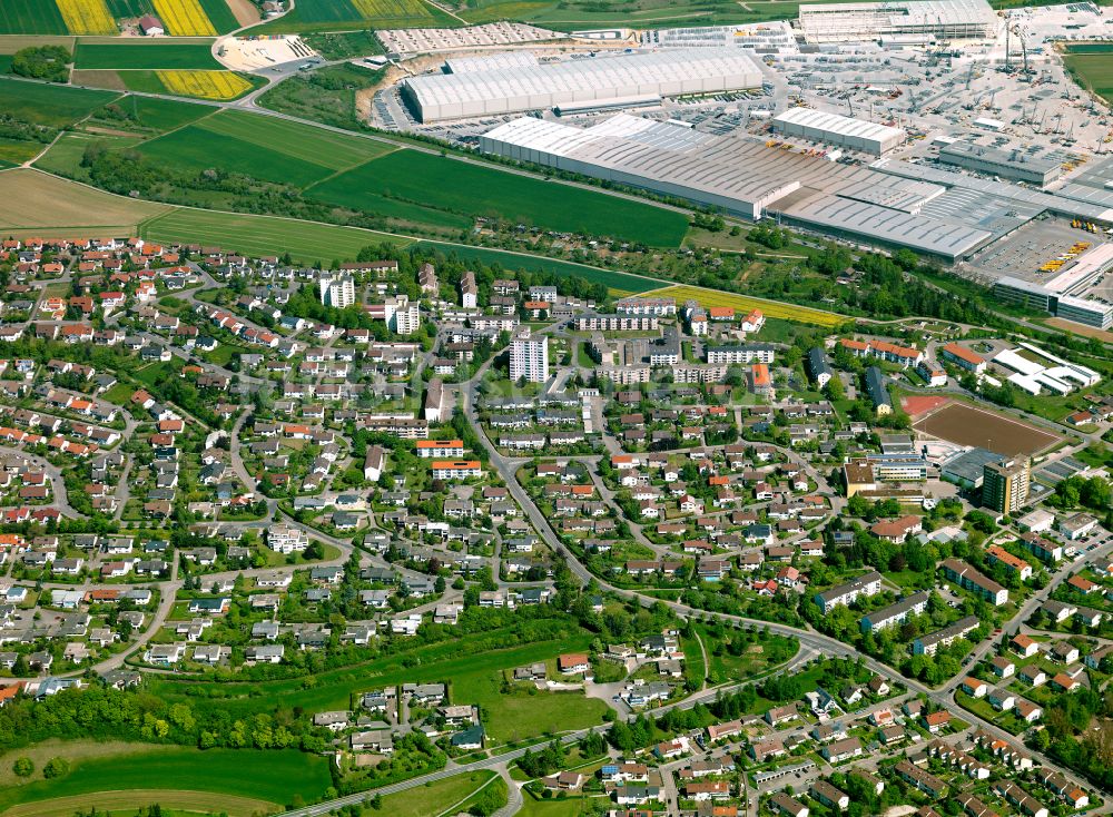 Ehingen (Donau) von oben - Wohngebiet - Mischbebauung der Mehr- und Einfamilienhaussiedlung in Ehingen (Donau) im Bundesland Baden-Württemberg, Deutschland