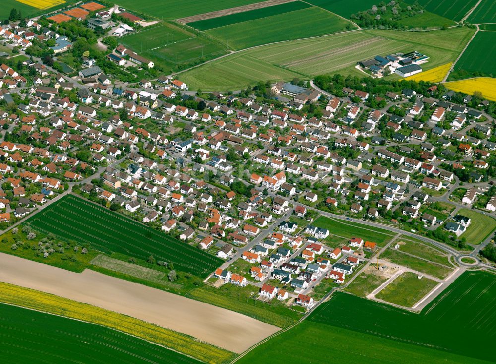 Luftaufnahme Einsingen - Wohngebiet - Mischbebauung der Mehr- und Einfamilienhaussiedlung in Einsingen im Bundesland Baden-Württemberg, Deutschland