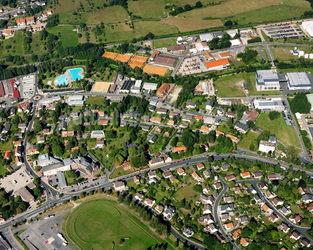 Luftbild Erbach - Wohngebiet - Mischbebauung der Mehr- und Einfamilienhaussiedlung in Erbach im Bundesland Hessen, Deutschland