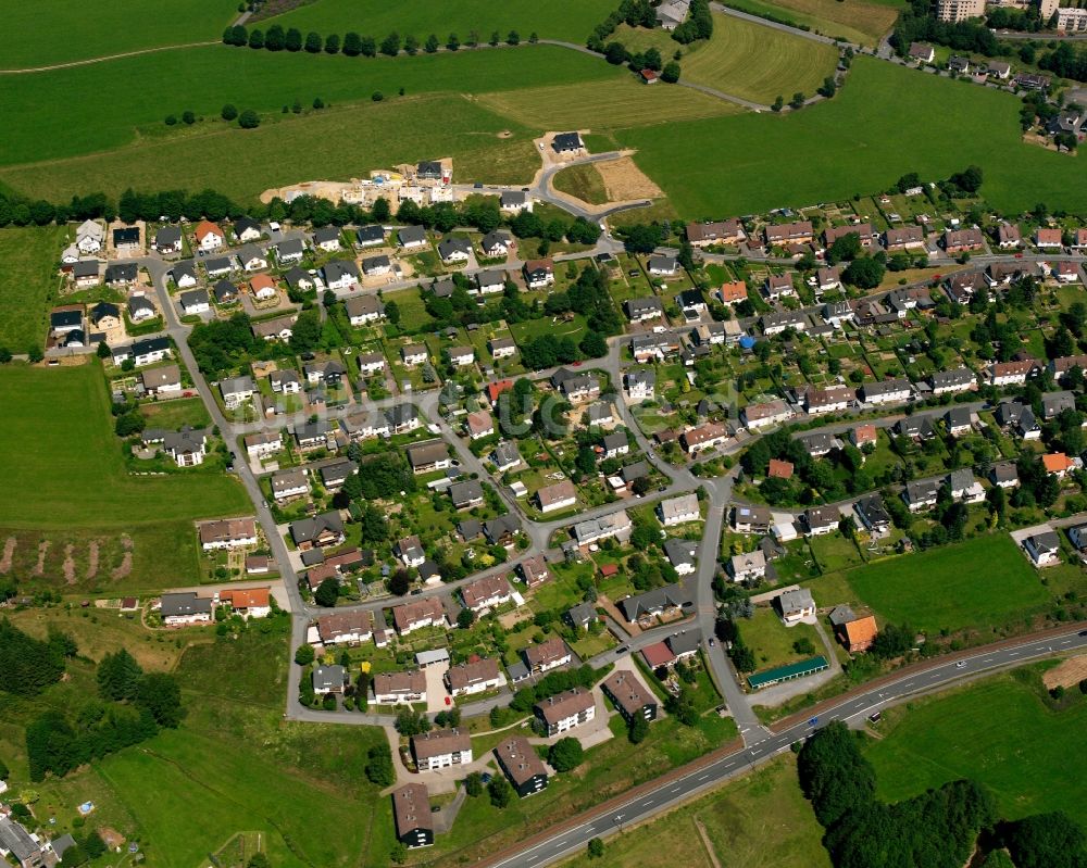 Luftbild Erndtebrück - Wohngebiet - Mischbebauung der Mehr- und Einfamilienhaussiedlung in Erndtebrück im Bundesland Nordrhein-Westfalen, Deutschland