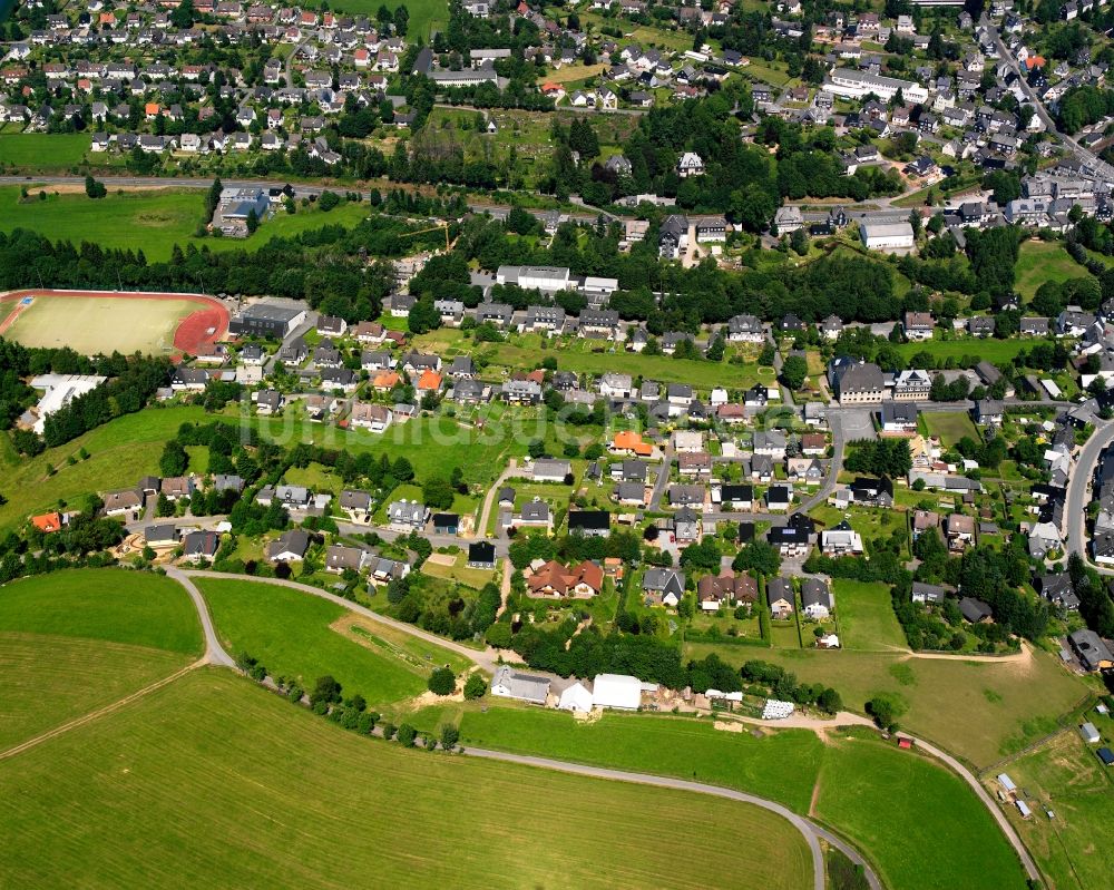 Erndtebrück von oben - Wohngebiet - Mischbebauung der Mehr- und Einfamilienhaussiedlung in Erndtebrück im Bundesland Nordrhein-Westfalen, Deutschland