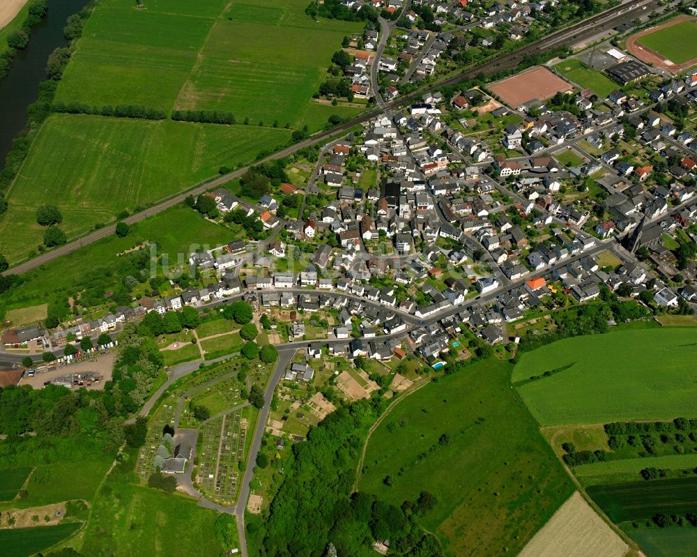 Eschhofen von oben - Wohngebiet - Mischbebauung der Mehr- und Einfamilienhaussiedlung in Eschhofen im Bundesland Hessen, Deutschland