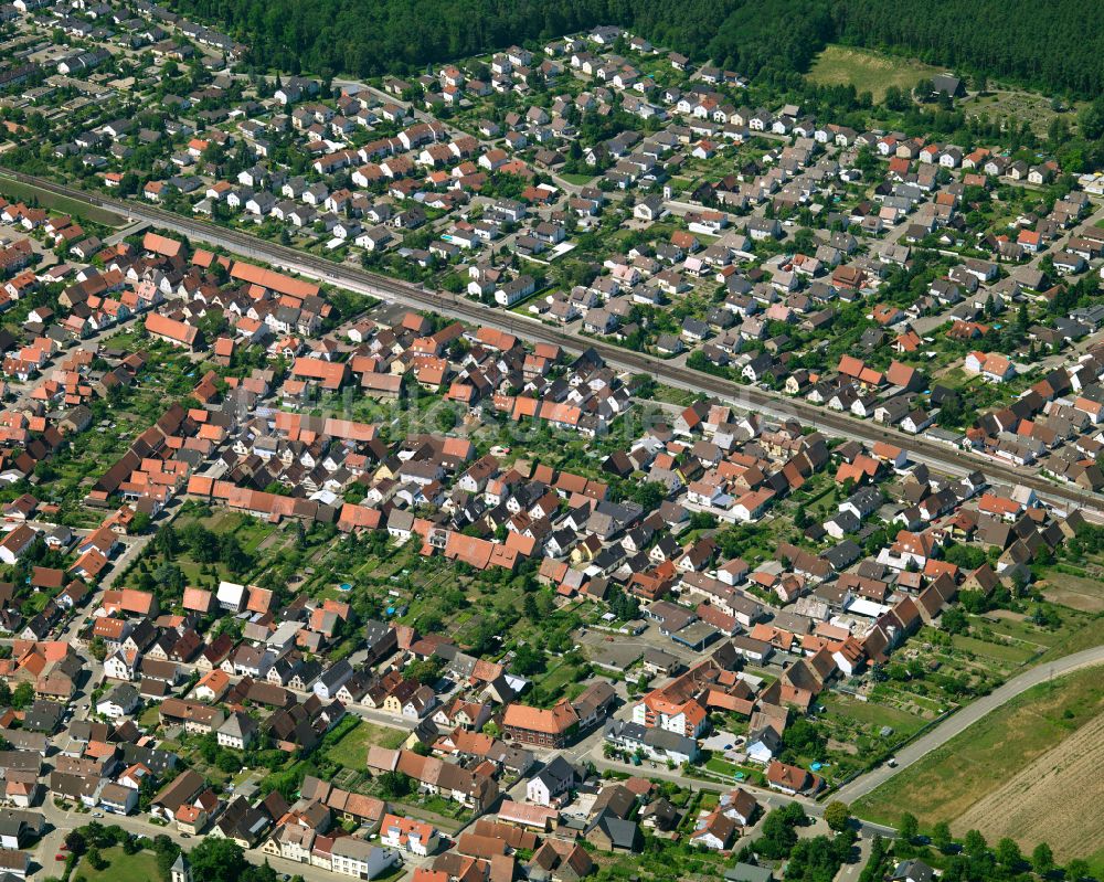 Friedrichstal von oben - Wohngebiet - Mischbebauung der Mehr- und Einfamilienhaussiedlung in Friedrichstal im Bundesland Baden-Württemberg, Deutschland