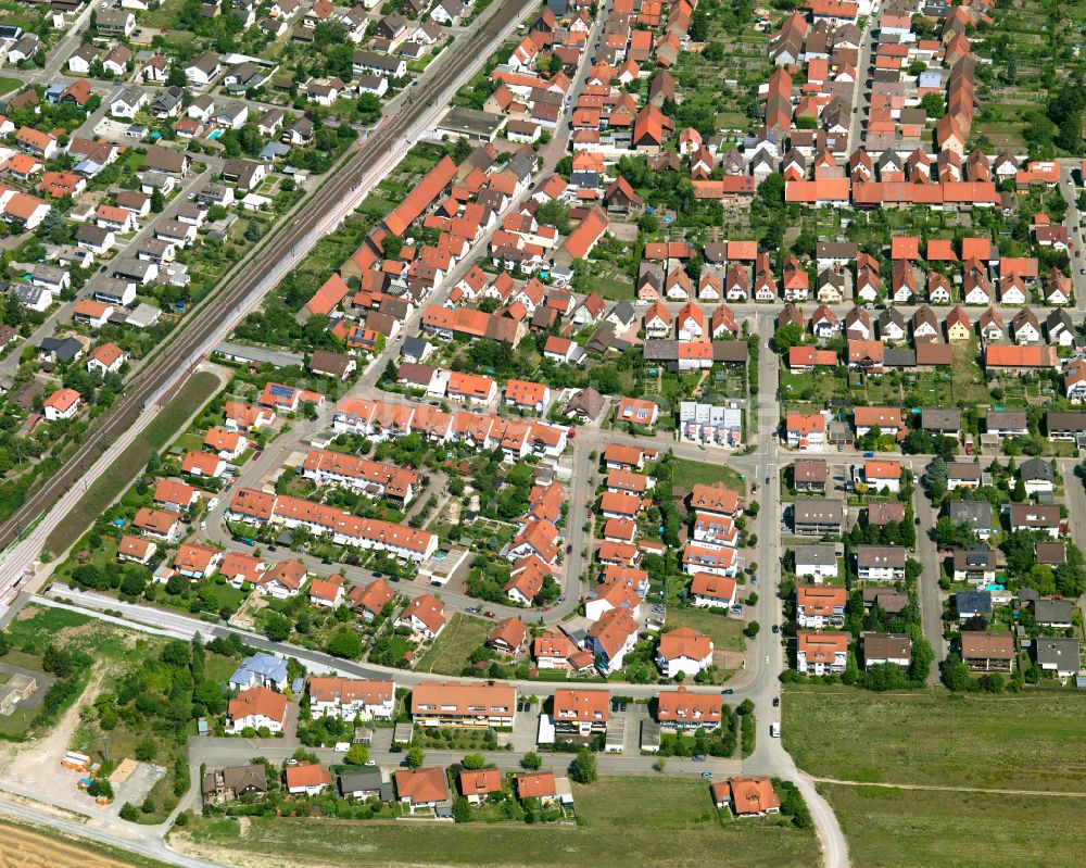 Friedrichstal aus der Vogelperspektive: Wohngebiet - Mischbebauung der Mehr- und Einfamilienhaussiedlung in Friedrichstal im Bundesland Baden-Württemberg, Deutschland