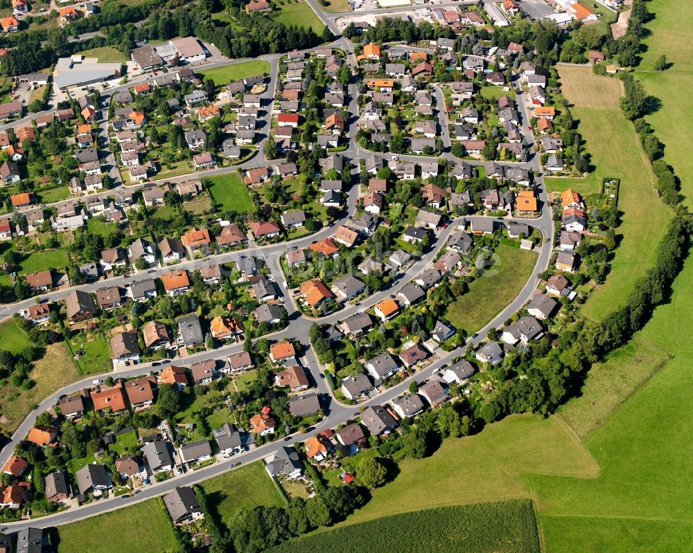 Fränkisch-Crumbach aus der Vogelperspektive: Wohngebiet - Mischbebauung der Mehr- und Einfamilienhaussiedlung in Fränkisch-Crumbach im Bundesland Hessen, Deutschland