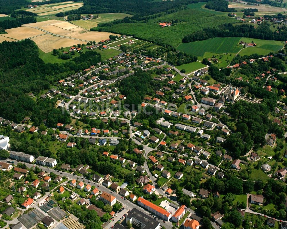 Gartlberg von oben - Wohngebiet - Mischbebauung der Mehr- und Einfamilienhaussiedlung in Gartlberg im Bundesland Bayern, Deutschland