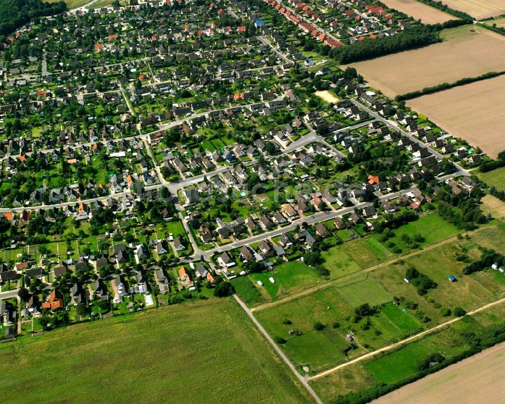 Geesthacht von oben - Wohngebiet - Mischbebauung der Mehr- und Einfamilienhaussiedlung in Geesthacht im Bundesland Schleswig-Holstein, Deutschland