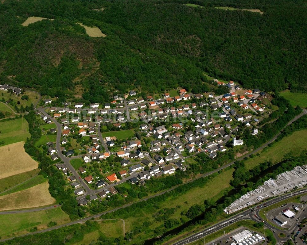 Georg-Weierbach von oben - Wohngebiet - Mischbebauung der Mehr- und Einfamilienhaussiedlung in Georg-Weierbach im Bundesland Rheinland-Pfalz, Deutschland