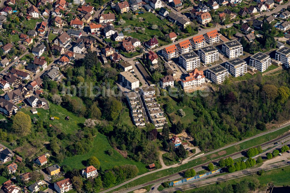 Luftaufnahme Gernsbach - Wohngebiet - Mischbebauung der Mehr- und Einfamilienhaussiedlung in Gernsbach im Bundesland Baden-Württemberg, Deutschland