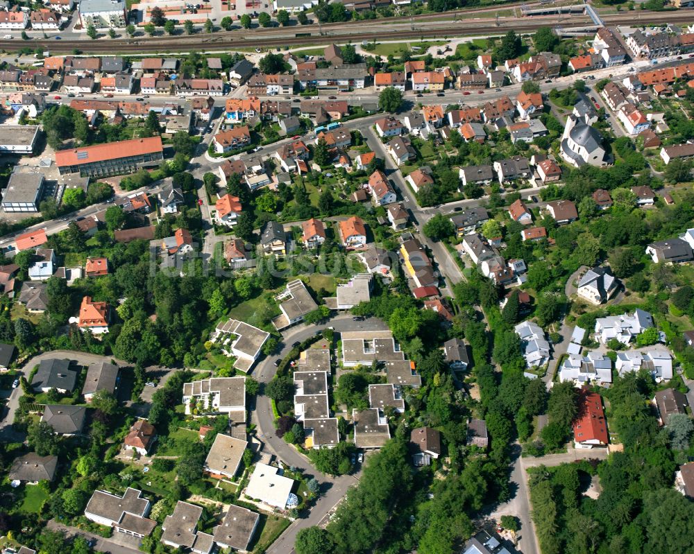 Grötzingen aus der Vogelperspektive: Wohngebiet - Mischbebauung der Mehr- und Einfamilienhaussiedlung in Grötzingen im Bundesland Baden-Württemberg, Deutschland