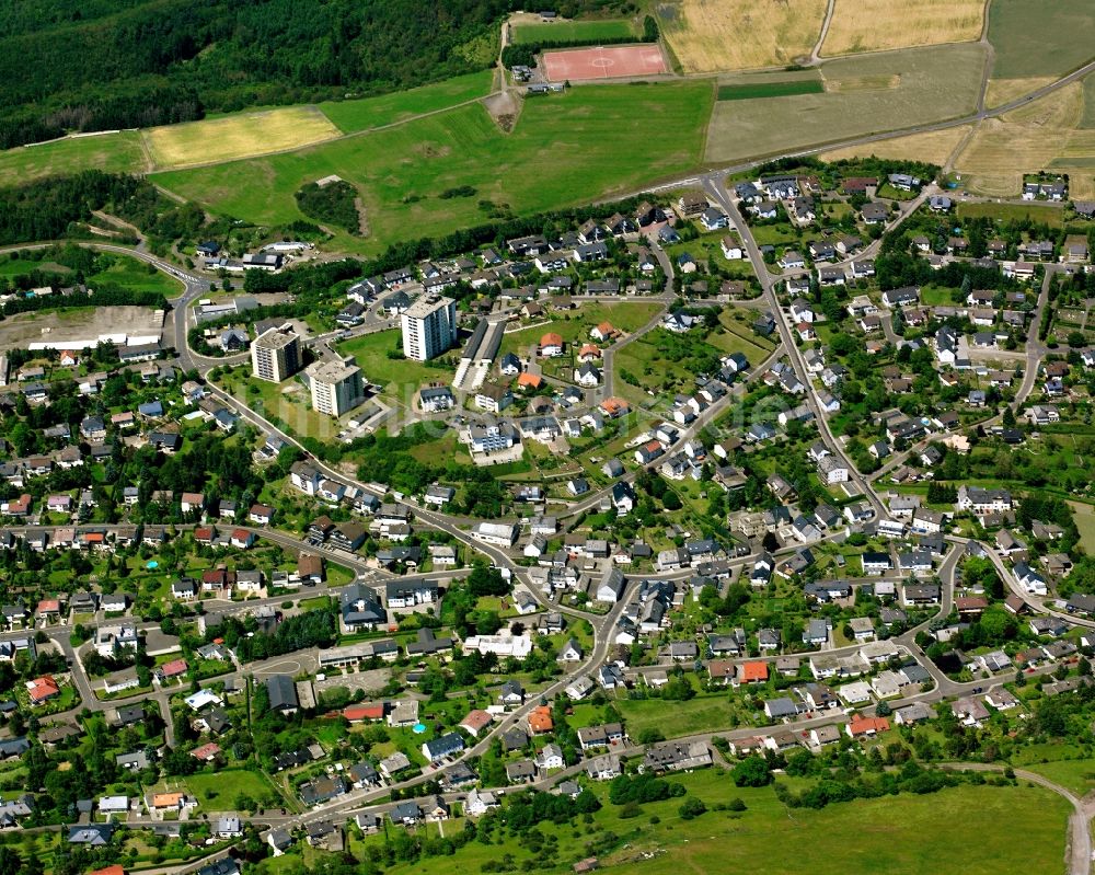 Luftaufnahme Göttschied - Wohngebiet - Mischbebauung der Mehr- und Einfamilienhaussiedlung in Göttschied im Bundesland Rheinland-Pfalz, Deutschland