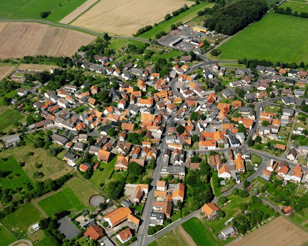 Luftbild Hattenrod - Wohngebiet - Mischbebauung der Mehr- und Einfamilienhaussiedlung in Hattenrod im Bundesland Hessen, Deutschland