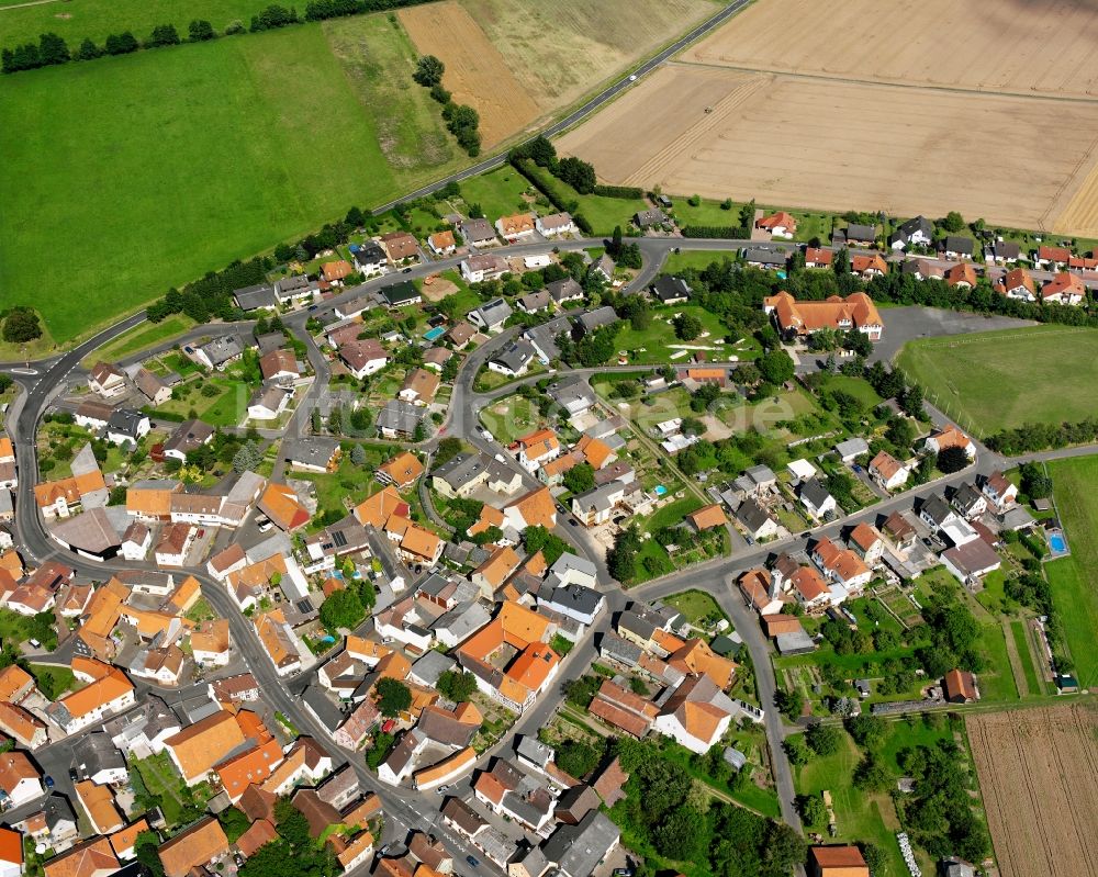 Hattenrod von oben - Wohngebiet - Mischbebauung der Mehr- und Einfamilienhaussiedlung in Hattenrod im Bundesland Hessen, Deutschland