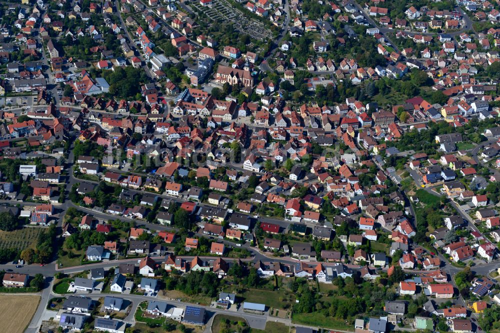 Luftbild Höchberg - Wohngebiet - Mischbebauung der Mehr- und Einfamilienhaussiedlung in Höchberg im Bundesland Bayern, Deutschland