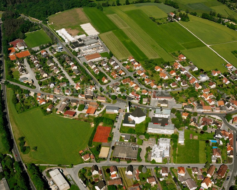 Heilsbronn aus der Vogelperspektive: Wohngebiet - Mischbebauung der Mehr- und Einfamilienhaussiedlung in Heilsbronn im Bundesland Bayern, Deutschland