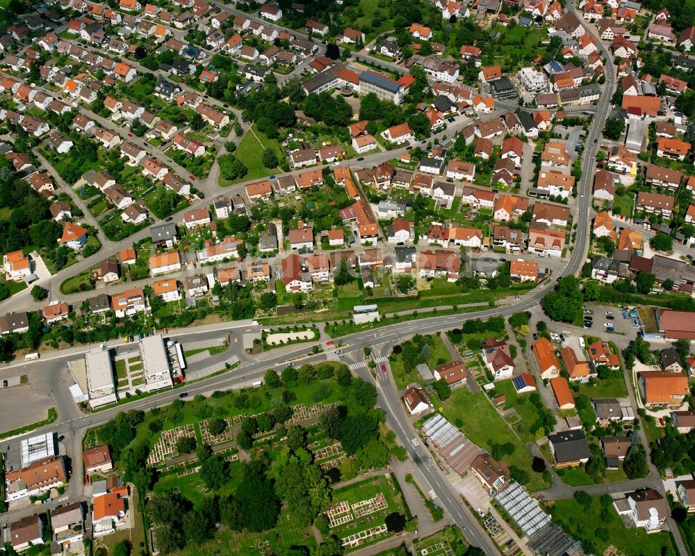 Heiningen aus der Vogelperspektive: Wohngebiet - Mischbebauung der Mehr- und Einfamilienhaussiedlung in Heiningen im Bundesland Baden-Württemberg, Deutschland