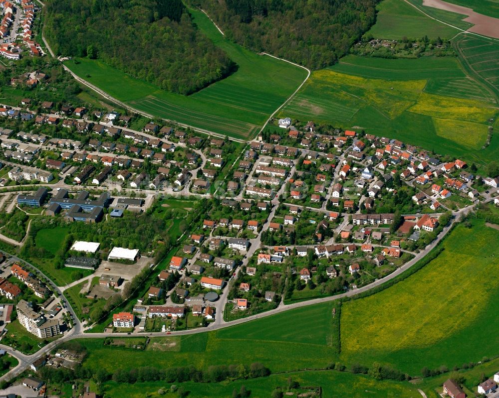 Hennenbach aus der Vogelperspektive: Wohngebiet - Mischbebauung der Mehr- und Einfamilienhaussiedlung in Hennenbach im Bundesland Bayern, Deutschland