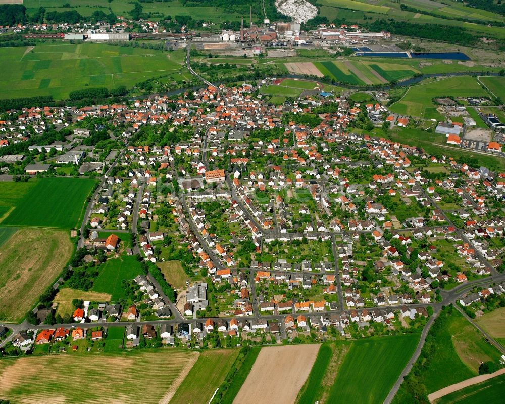 Heringen (Werra) aus der Vogelperspektive: Wohngebiet - Mischbebauung der Mehr- und Einfamilienhaussiedlung in Heringen (Werra) im Bundesland Hessen, Deutschland