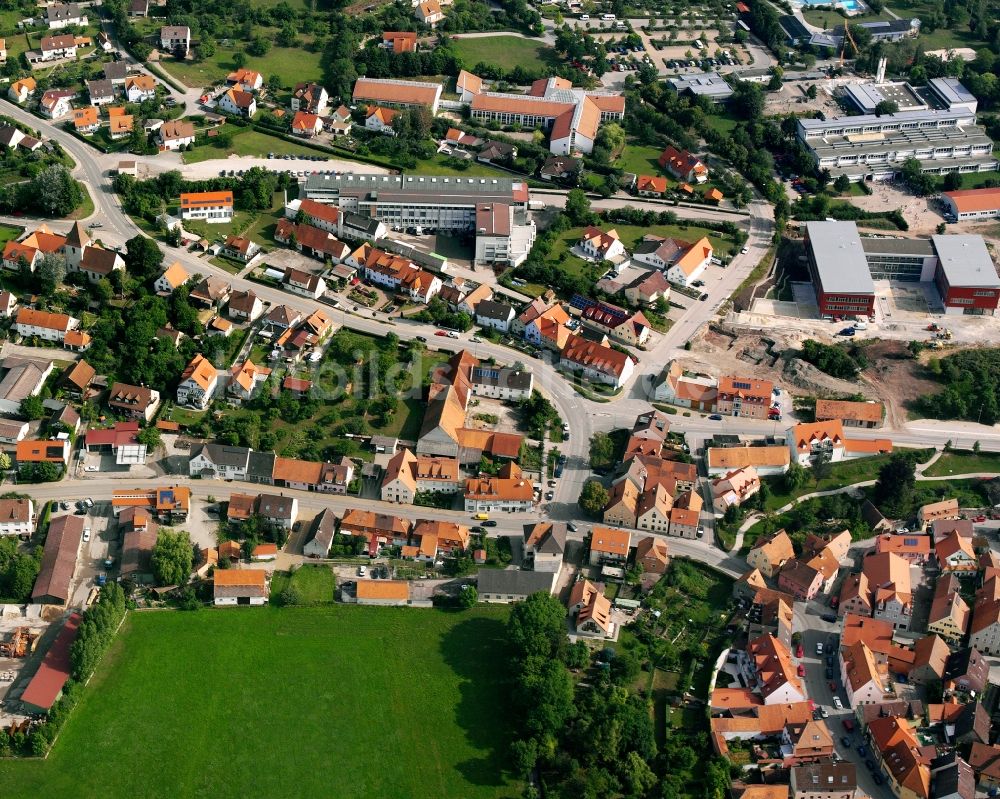 Herrieden von oben - Wohngebiet - Mischbebauung der Mehr- und Einfamilienhaussiedlung in Herrieden im Bundesland Bayern, Deutschland