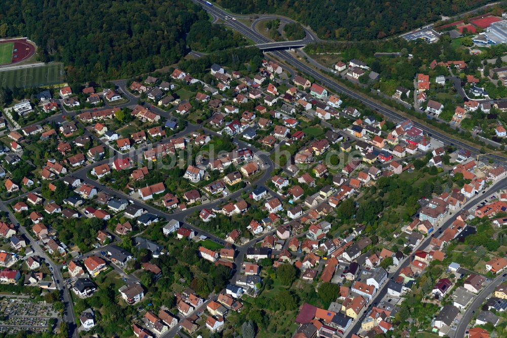 Hexenbruch von oben - Wohngebiet - Mischbebauung der Mehr- und Einfamilienhaussiedlung in Hexenbruch im Bundesland Bayern, Deutschland