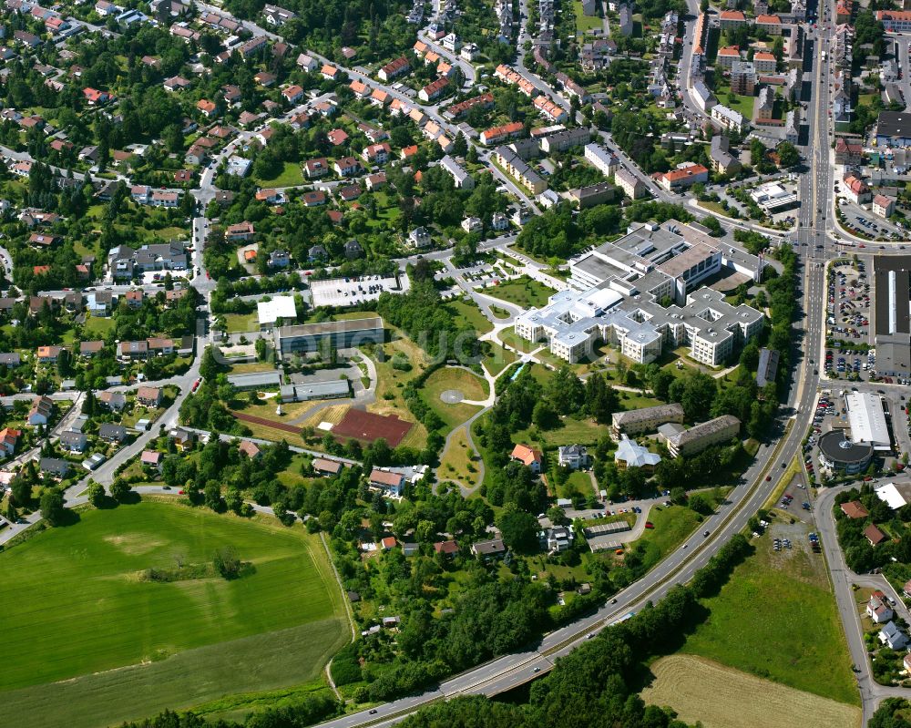 Hof aus der Vogelperspektive: Wohngebiet - Mischbebauung der Mehr- und Einfamilienhaussiedlung in Hof im Bundesland Bayern, Deutschland