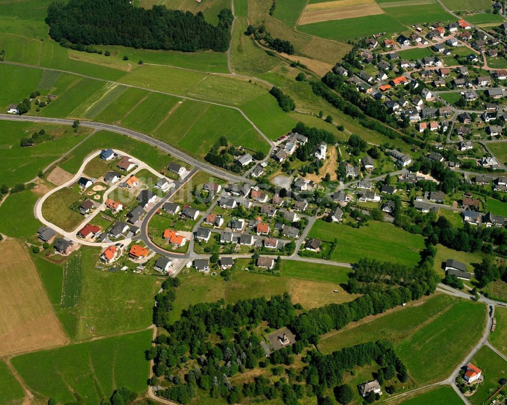 Luftaufnahme Feudingen - Wohngebiet - Mischbebauung der Mehr- und Einfamilienhaussiedlung am Hohlen Weg in Feudingen im Bundesland Nordrhein-Westfalen, Deutschland