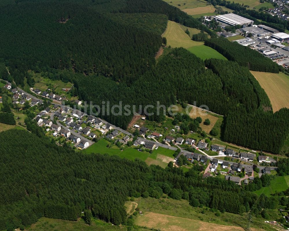 Bad Berleburg von oben - Wohngebiet - Mischbebauung der Mehr- und Einfamilienhaussiedlung am Homrighäuser Weg in Bad Berleburg im Bundesland Nordrhein-Westfalen, Deutschland