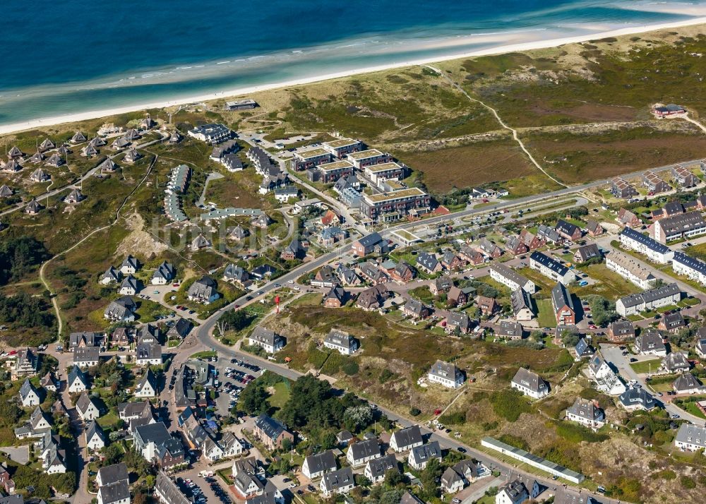 Hörnum (Sylt) von oben - Wohngebiet - Mischbebauung der Mehr- und Einfamilienhaussiedlung in Hörnum auf Sylt im Bundesland Schleswig-Holstein, Deutschland