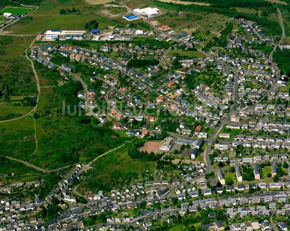 Idar von oben - Wohngebiet - Mischbebauung der Mehr- und Einfamilienhaussiedlung in Idar im Bundesland Rheinland-Pfalz, Deutschland