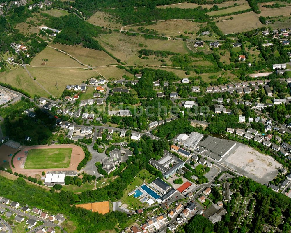 Luftaufnahme Kirn - Wohngebiet - Mischbebauung der Mehr- und Einfamilienhaussiedlung an der Kallenfelser Straße in Kirn im Bundesland Rheinland-Pfalz, Deutschland