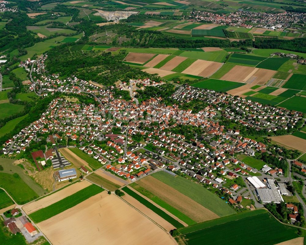 Luftaufnahme Kirchberg an der Murr - Wohngebiet - Mischbebauung der Mehr- und Einfamilienhaussiedlung in Kirchberg an der Murr im Bundesland Baden-Württemberg, Deutschland