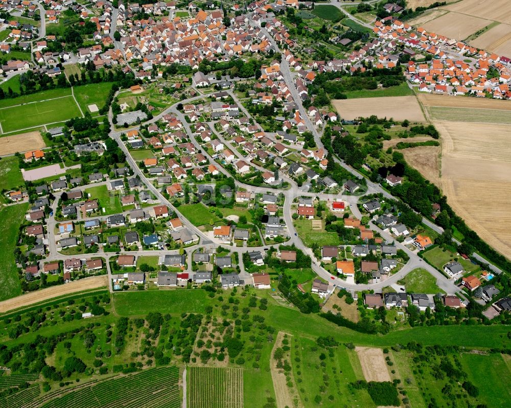 Kleingartach aus der Vogelperspektive: Wohngebiet - Mischbebauung der Mehr- und Einfamilienhaussiedlung in Kleingartach im Bundesland Baden-Württemberg, Deutschland