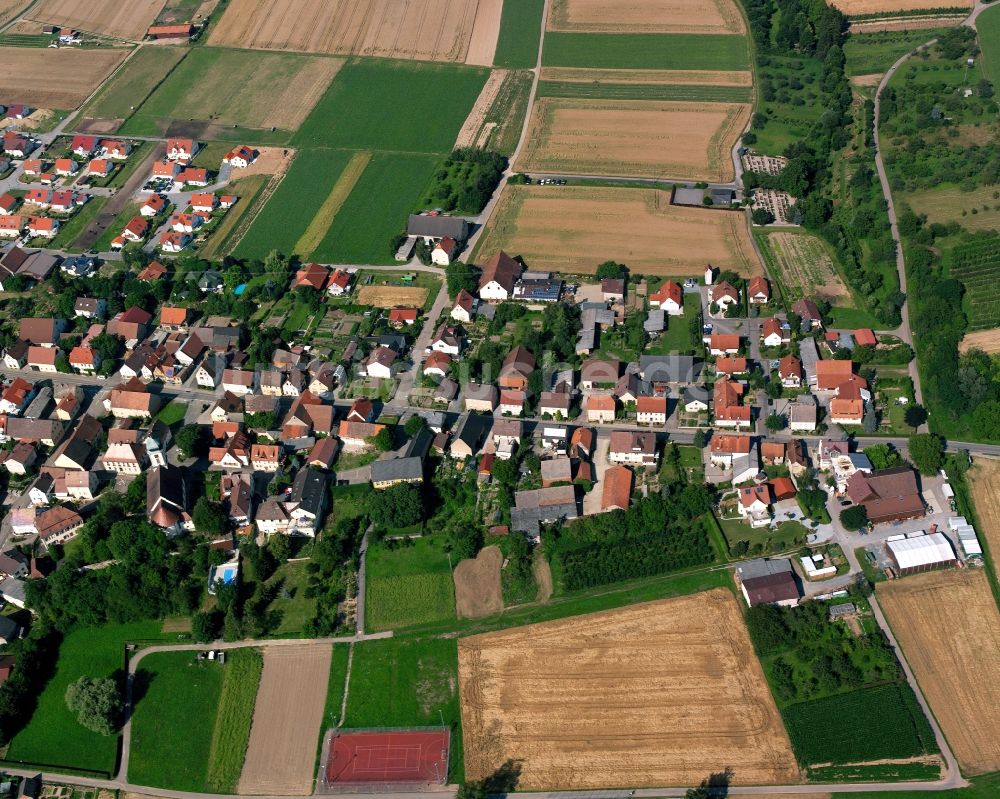 Kochertürn von oben - Wohngebiet - Mischbebauung der Mehr- und Einfamilienhaussiedlung in Kochertürn im Bundesland Baden-Württemberg, Deutschland