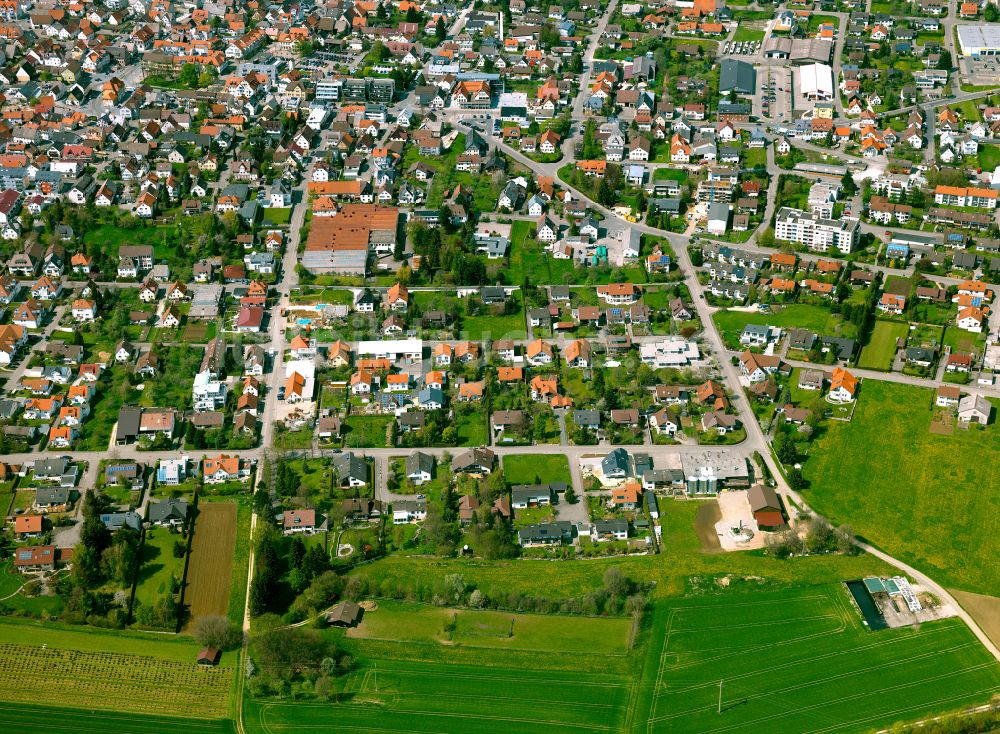 Laichingen aus der Vogelperspektive: Wohngebiet - Mischbebauung der Mehr- und Einfamilienhaussiedlung in Laichingen im Bundesland Baden-Württemberg, Deutschland