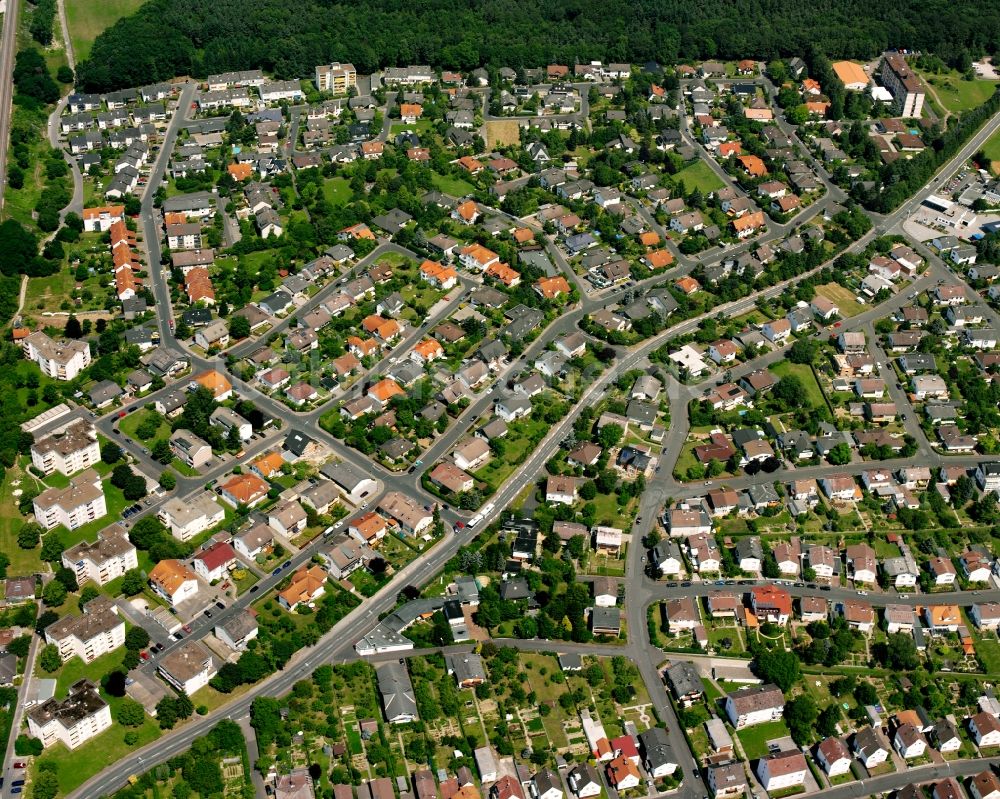 Lang-Göns von oben - Wohngebiet - Mischbebauung der Mehr- und Einfamilienhaussiedlung in Lang-Göns im Bundesland Hessen, Deutschland