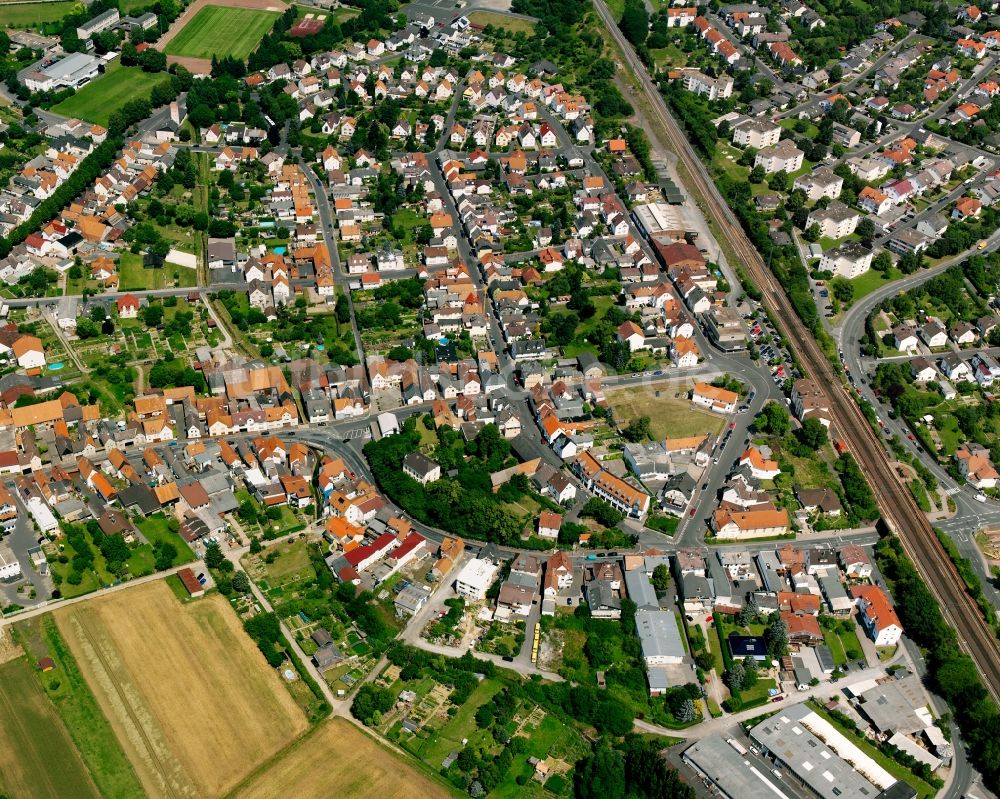 Luftaufnahme Lang-Göns - Wohngebiet - Mischbebauung der Mehr- und Einfamilienhaussiedlung in Lang-Göns im Bundesland Hessen, Deutschland