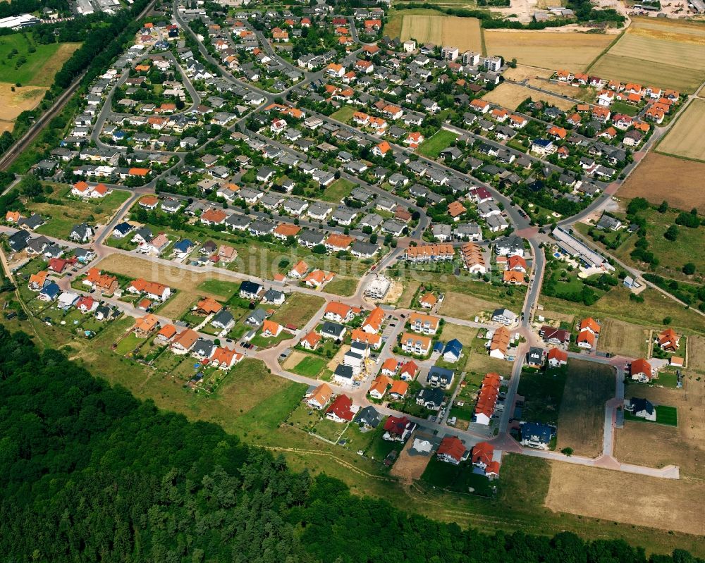 Luftbild Lang-Göns - Wohngebiet - Mischbebauung der Mehr- und Einfamilienhaussiedlung in Lang-Göns im Bundesland Hessen, Deutschland