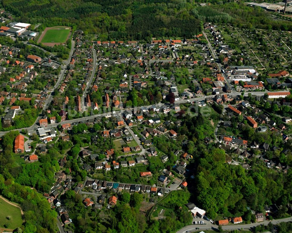 Luftaufnahme Lauenburg/Elbe - Wohngebiet - Mischbebauung der Mehr- und Einfamilienhaussiedlung in Lauenburg/Elbe im Bundesland Schleswig-Holstein, Deutschland