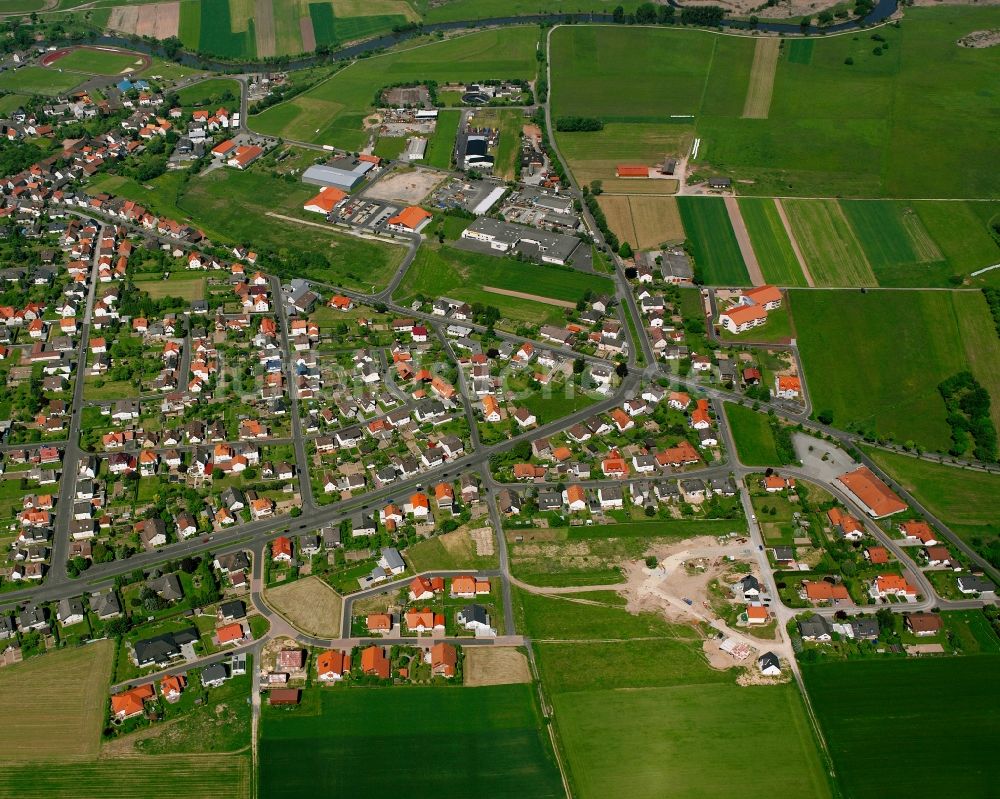 Leimbach von oben - Wohngebiet - Mischbebauung der Mehr- und Einfamilienhaussiedlung in Leimbach im Bundesland Hessen, Deutschland