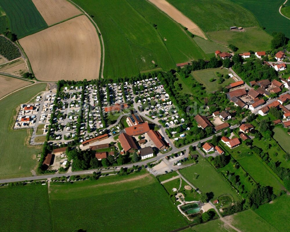 Luftaufnahme Lengham - Wohngebiet - Mischbebauung der Mehr- und Einfamilienhaussiedlung in Lengham im Bundesland Bayern, Deutschland