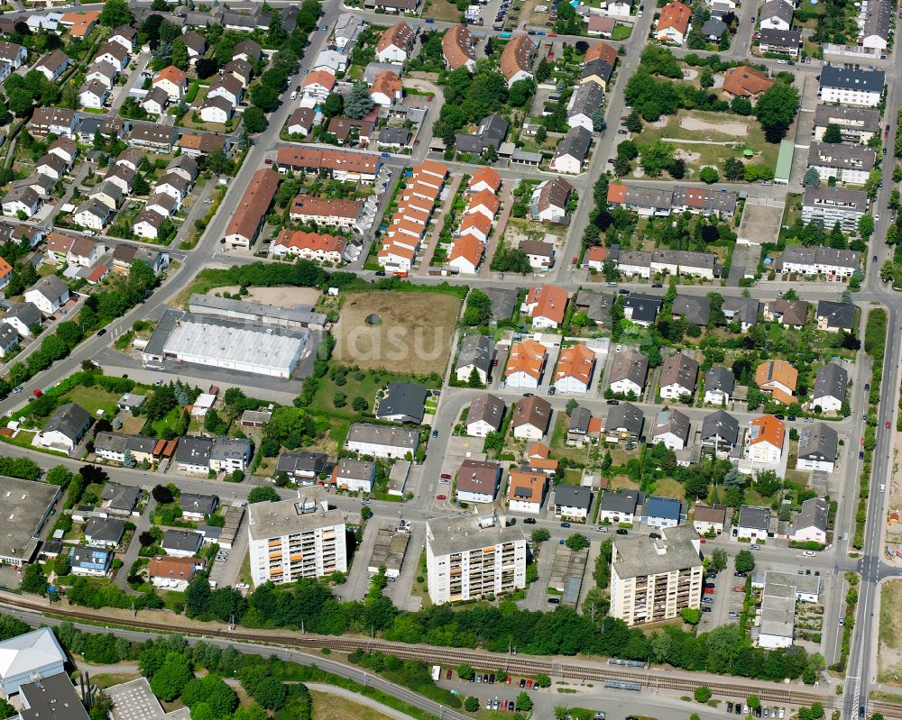 Luftaufnahme Linkenheim - Wohngebiet - Mischbebauung der Mehr- und Einfamilienhaussiedlung in Linkenheim im Bundesland Baden-Württemberg, Deutschland