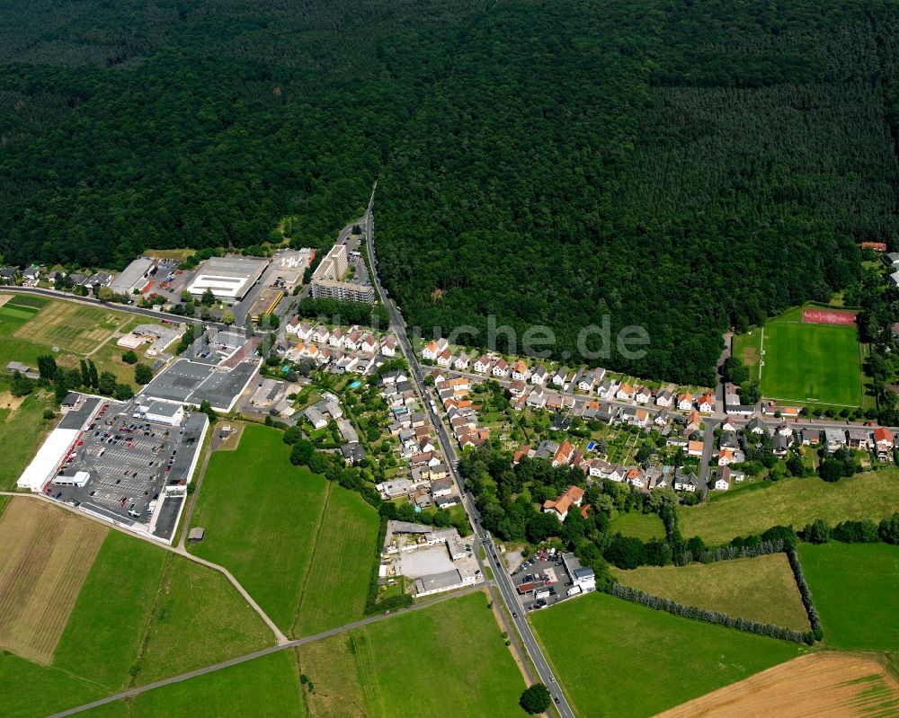 Am Mühlberg von oben - Wohngebiet - Mischbebauung der Mehr- und Einfamilienhaussiedlung in Am Mühlberg im Bundesland Hessen, Deutschland