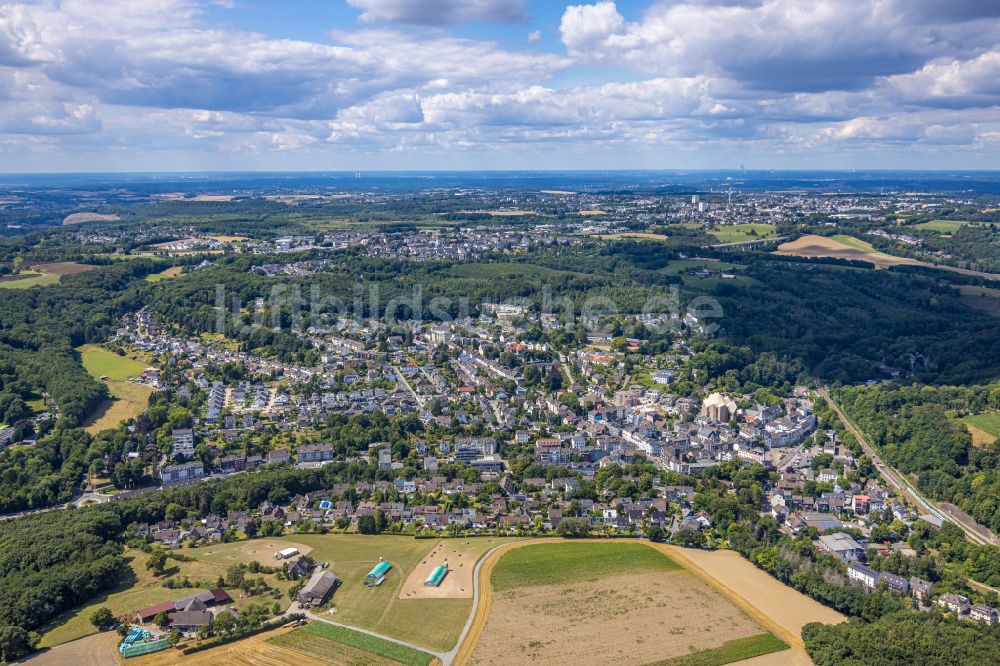 Neviges von oben - Wohngebiet - Mischbebauung der Mehr- und Einfamilienhaussiedlung in Neviges im Bundesland Nordrhein-Westfalen, Deutschland