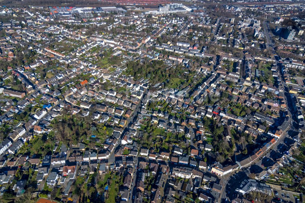 Luftaufnahme Oberhausen - Wohngebiet - Mischbebauung der Mehr- und Einfamilienhaussiedlung in Oberhausen im Bundesland Nordrhein-Westfalen, Deutschland